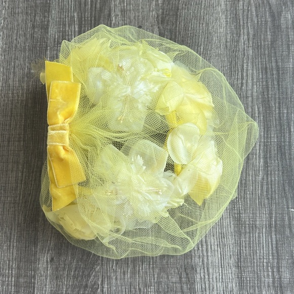 Vintage Couture‎ 1950’s Fascinator Hat Yellow/White Flowers Veiled with/Felt Bow - Picture 11 of 15